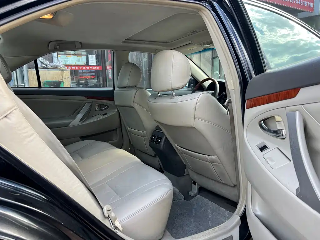Toyota Camry — миниатюра 10
