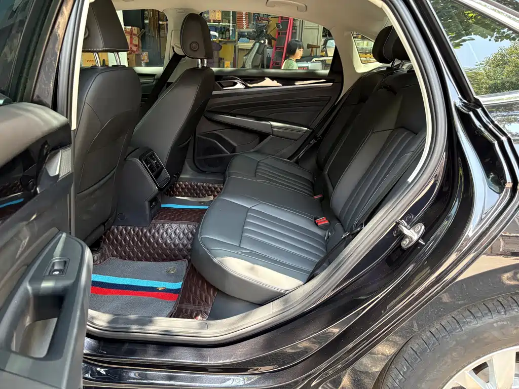Volkswagen Passat - фото 7