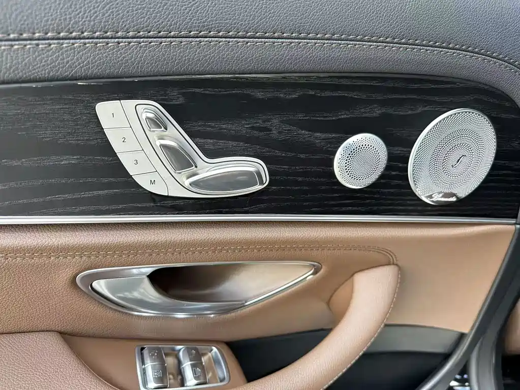 Mercedes-Benz E-Class — миниатюра 18