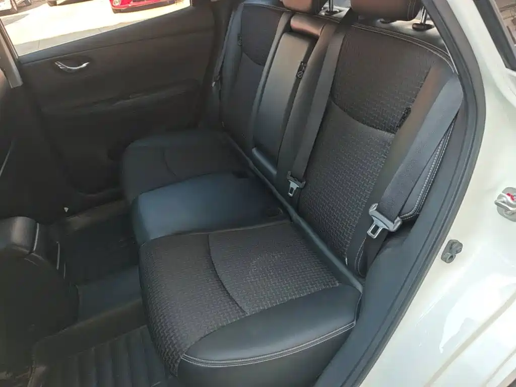 Nissan Tiida — миниатюра 17