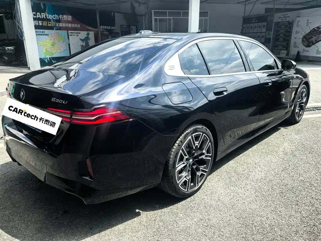 BMW 5 Series — миниатюра 9