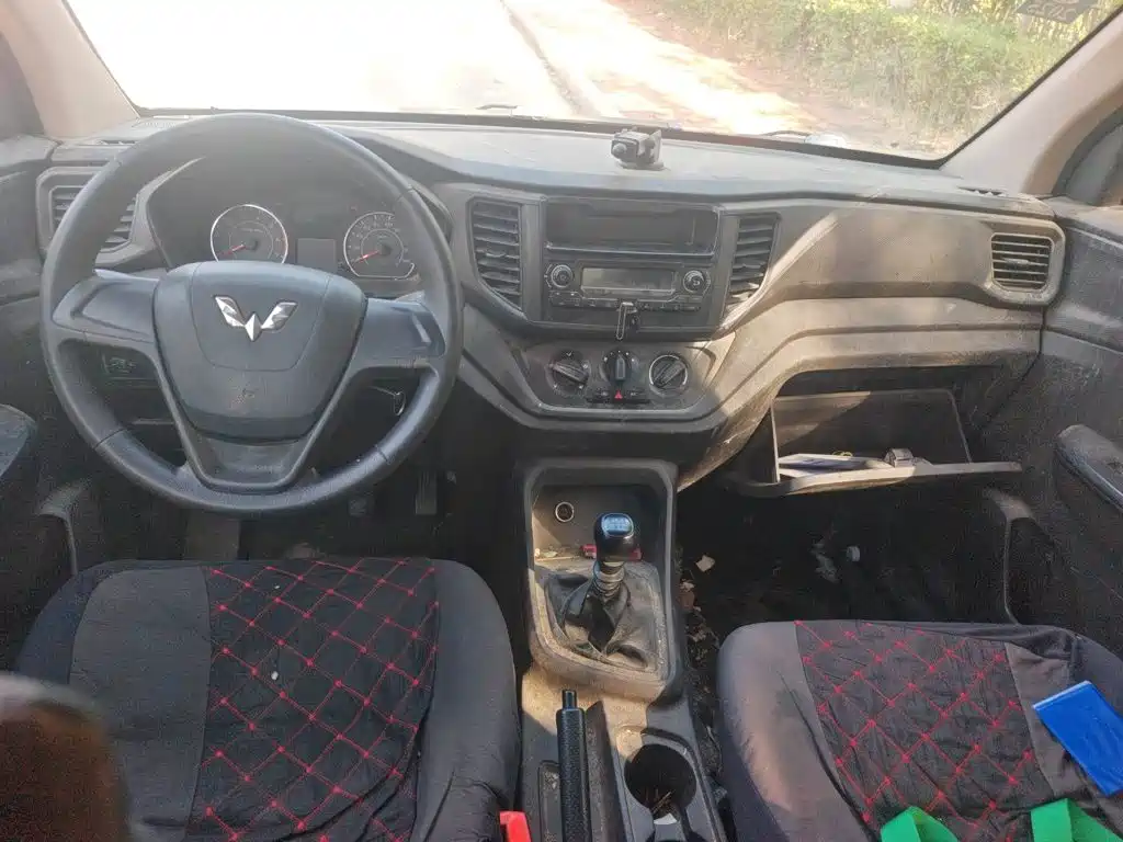 Wuling Hongguang V — миниатюра 5