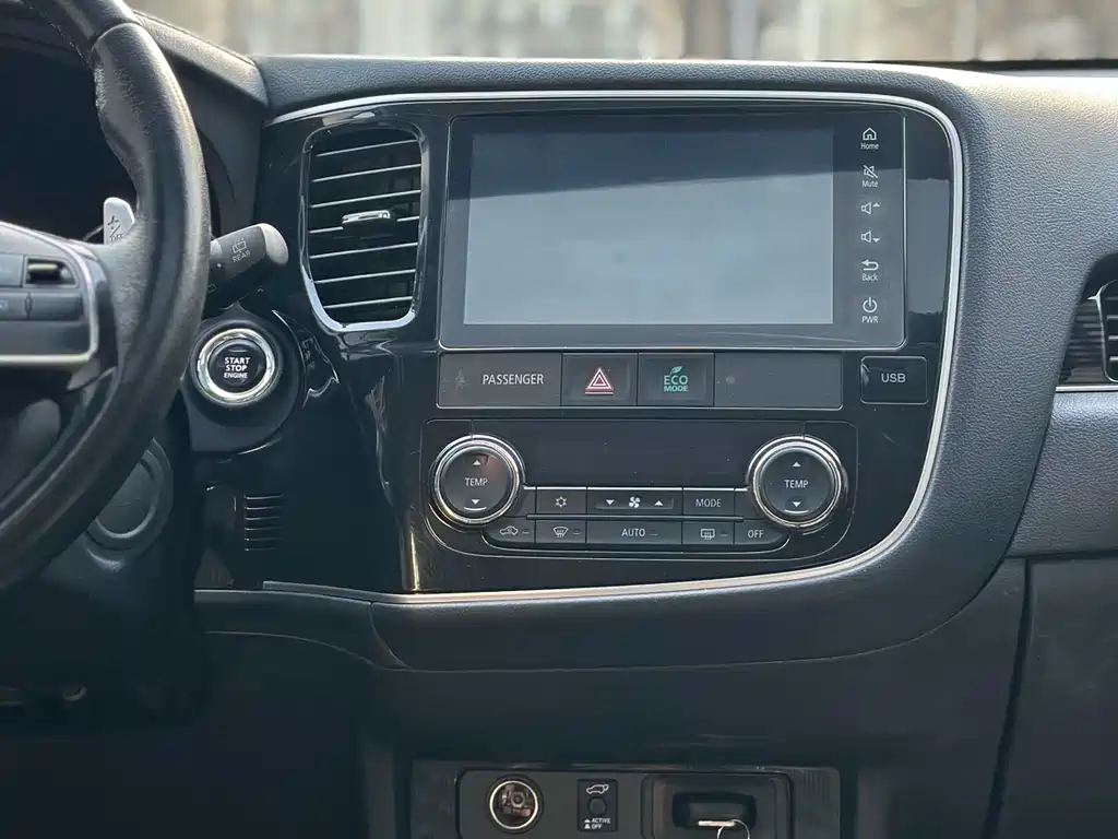 MITSUBISHI OUTLANDER