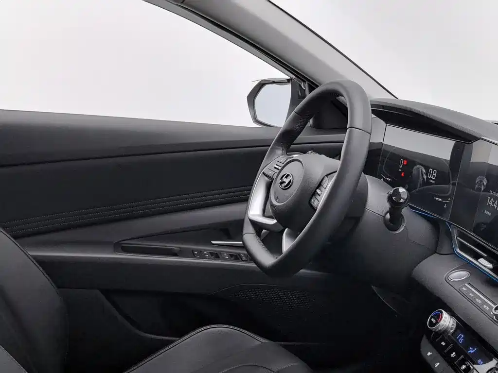 Hyundai Elantra — миниатюра 22