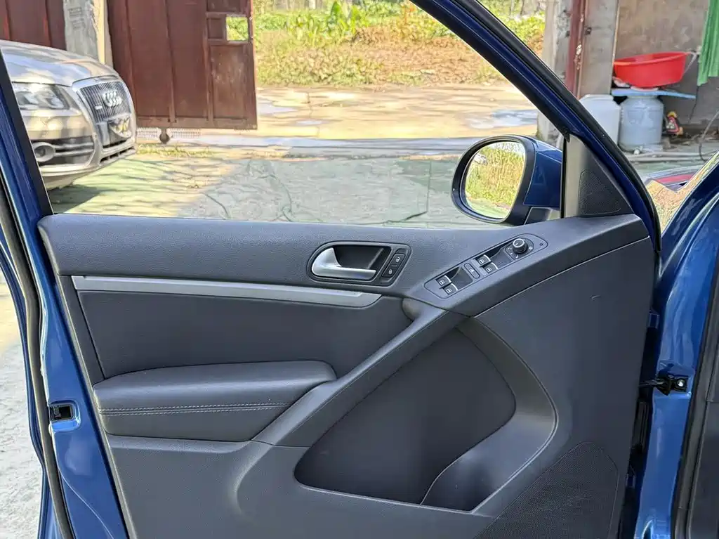Volkswagen Tiguan — миниатюра 12