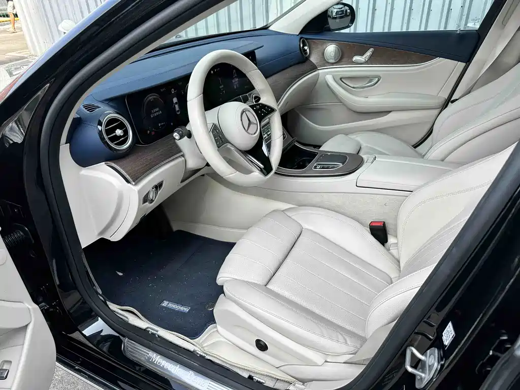 Mercedes-Benz E-Class — миниатюра 7