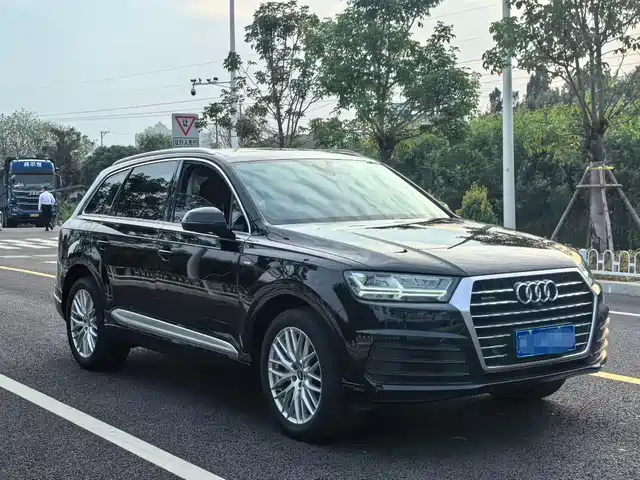 AUDI Q7 2018