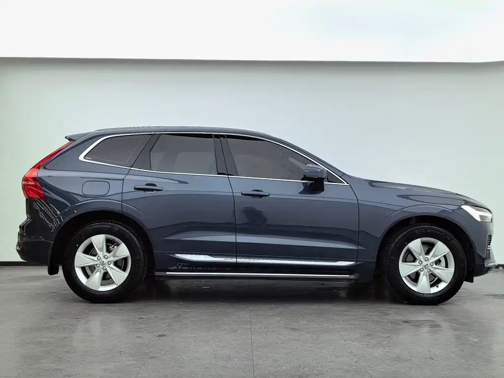 Volvo XC60 2022 B5 Luxury