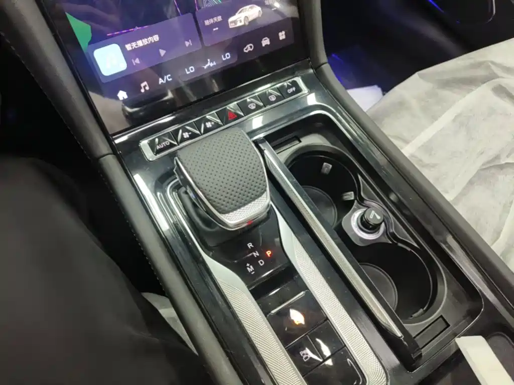 Hongqi Hongqi H5 — миниатюра 14