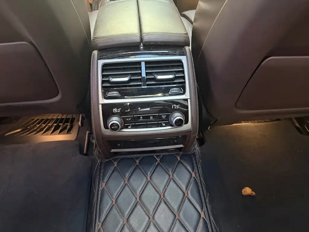 BMW 7 Series — миниатюра 8