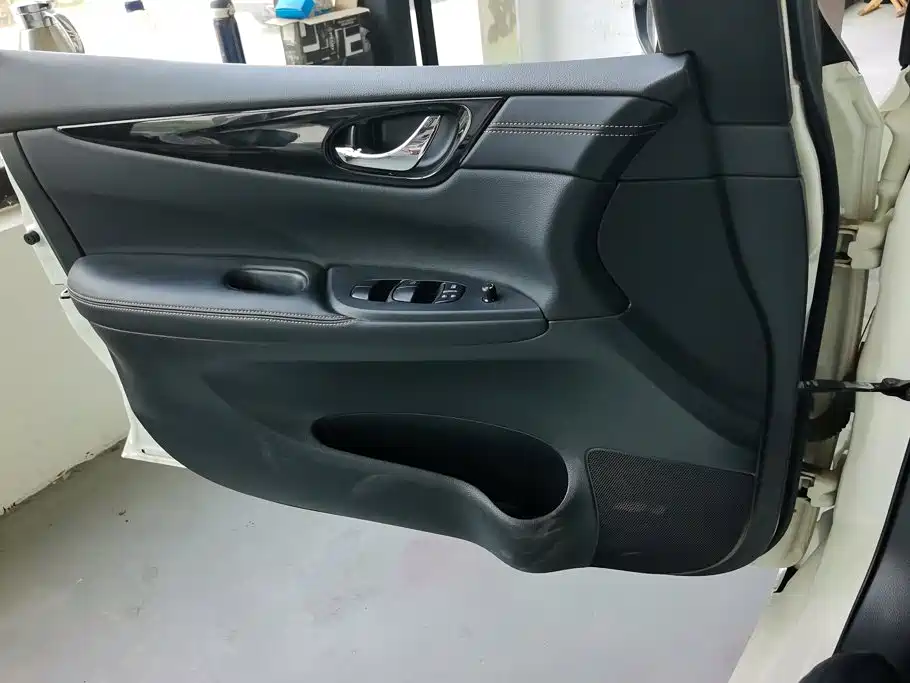 Nissan Tiida — миниатюра 7