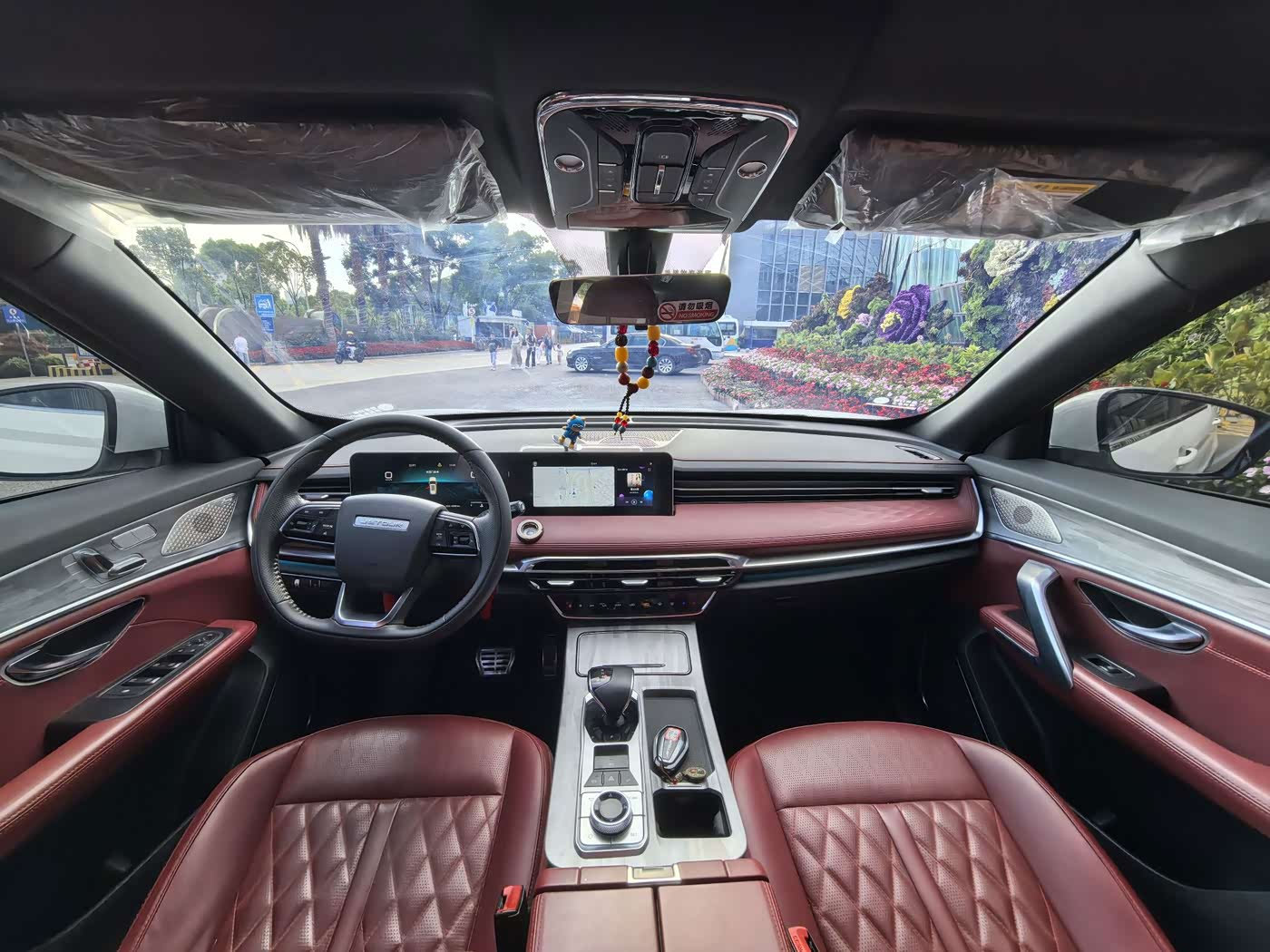 Jetour Jetour X70 PLUS 1.5 л 2023 г. Белый, пробег 48000 км