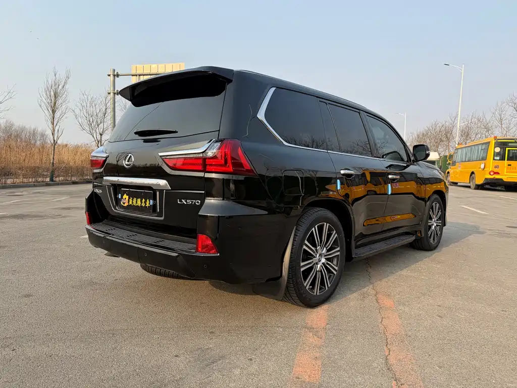 LEXUS LX