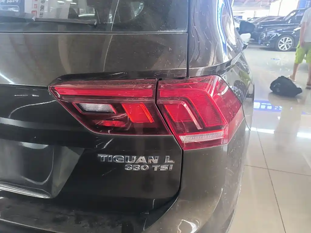 Volkswagen Tiguan L L 2017 330TSI AT