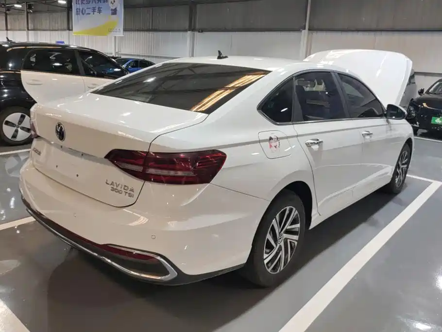 Volkswagen Lavida — миниатюра 3
