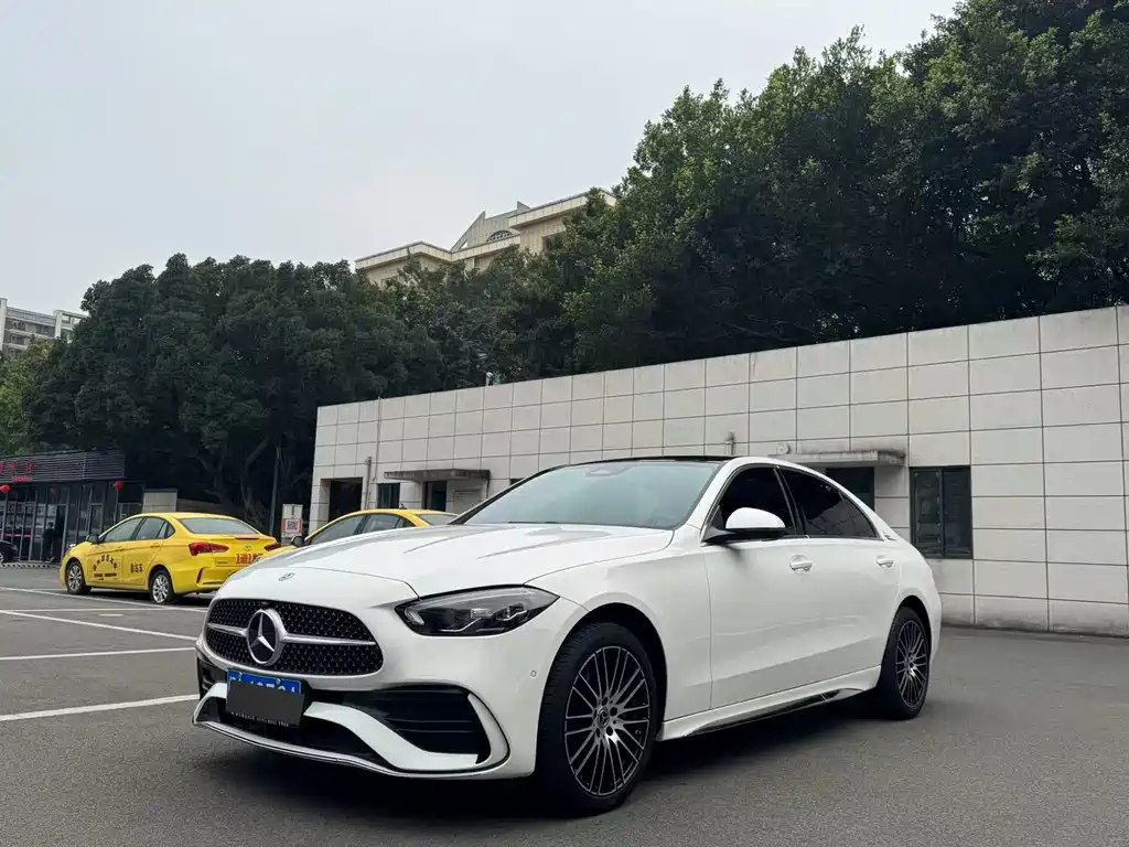 Mercedes-Benz C-Class 2024