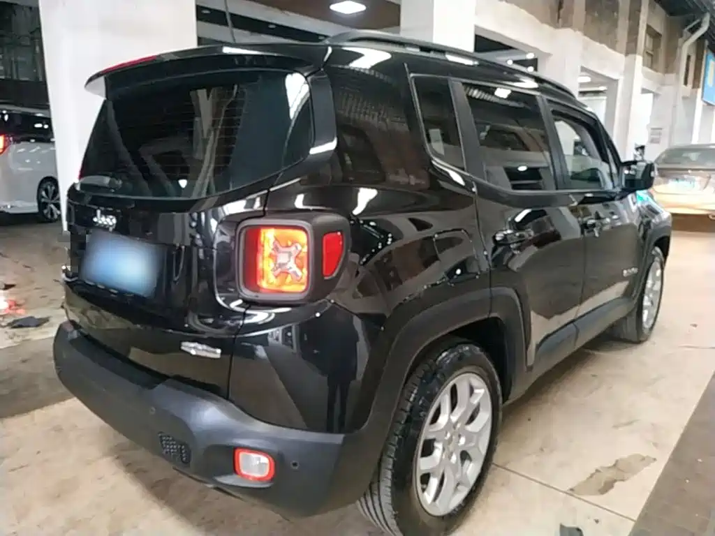 Jeep Renegade — миниатюра 7