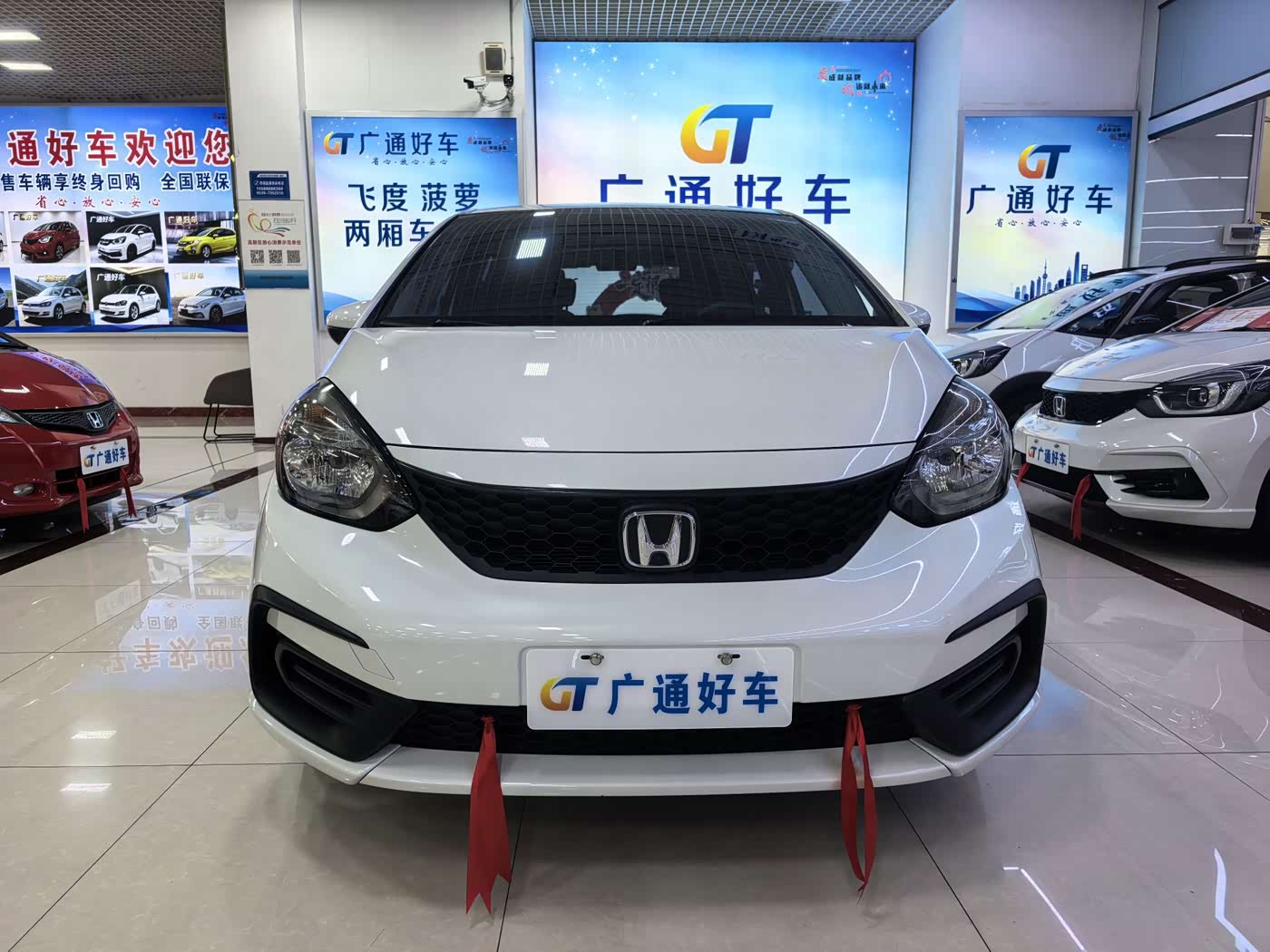 Honda Fit 1.5 л 2023 г. Белый, пробег 18000 км