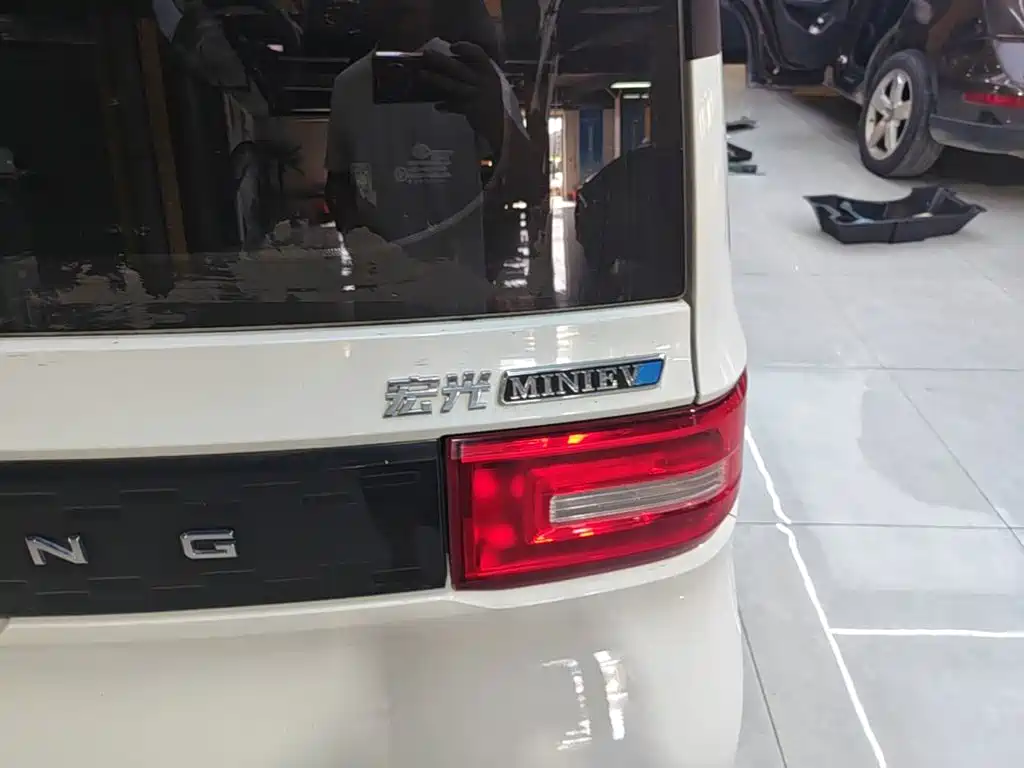 Wuling MINIEV — миниатюра 8
