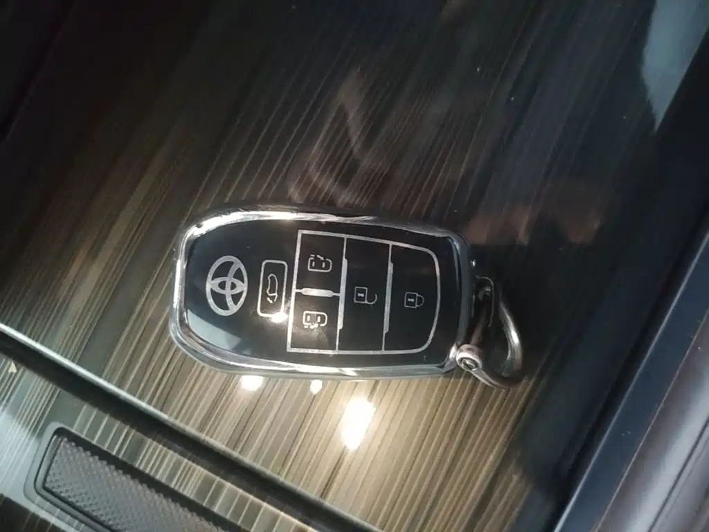 Toyota Sienna — миниатюра 9