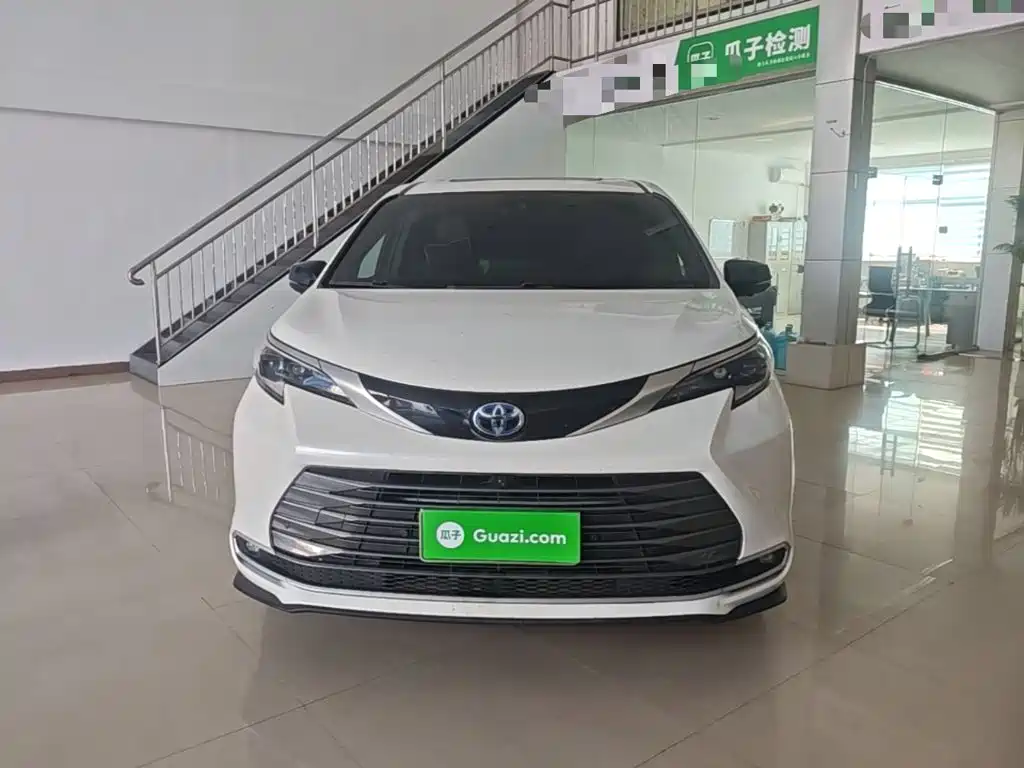Toyota Sienna — миниатюра 3