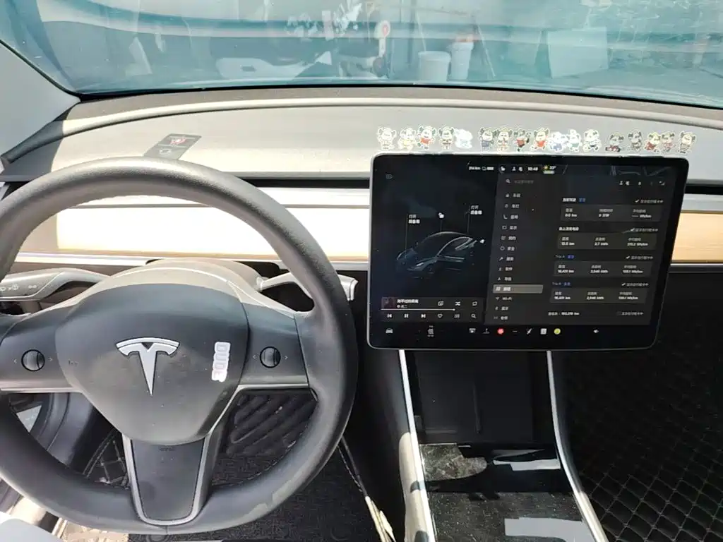 Tesla Model 3 — миниатюра 10