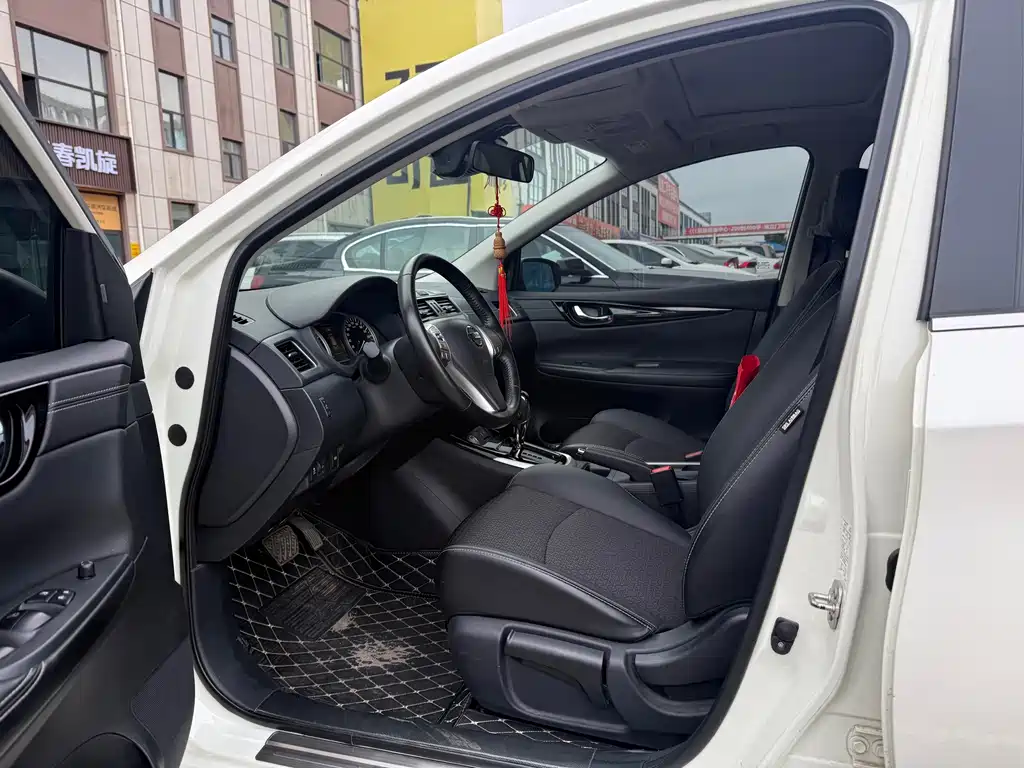 Nissan Tiida — миниатюра 7