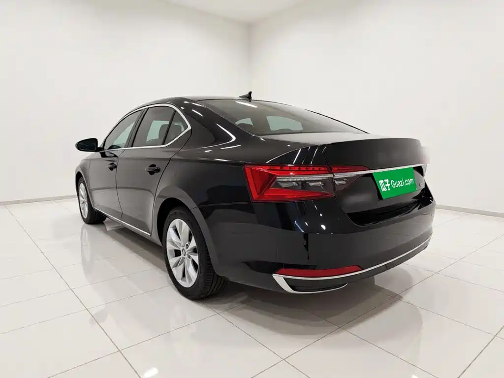 Skoda Superb — миниатюра 4