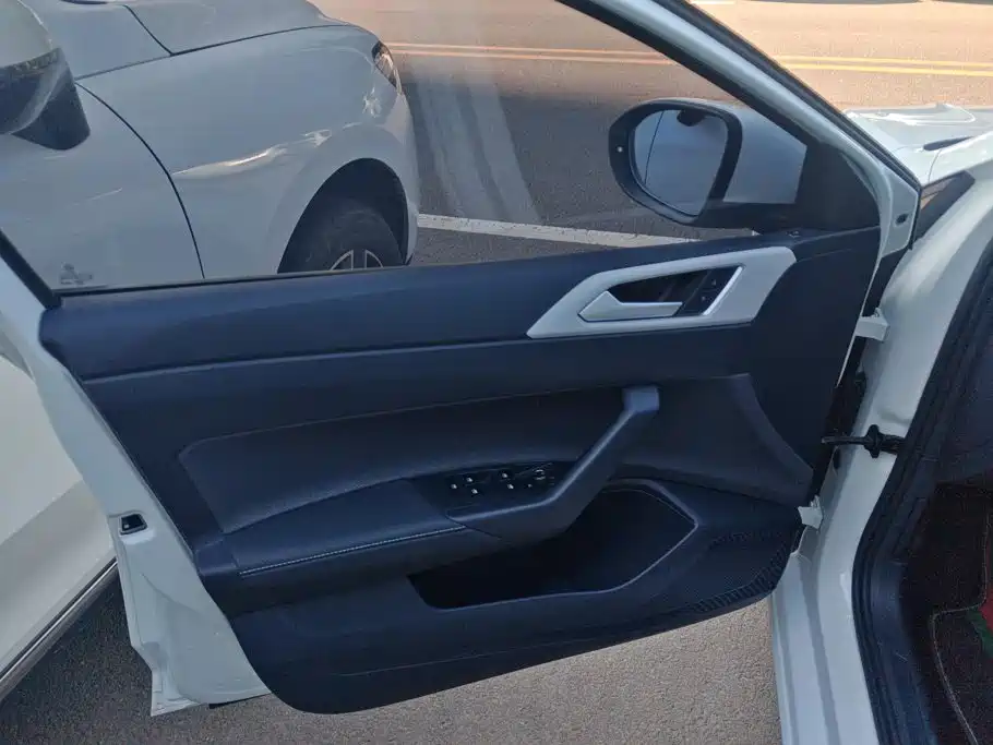 Volkswagen Lavida — миниатюра 7