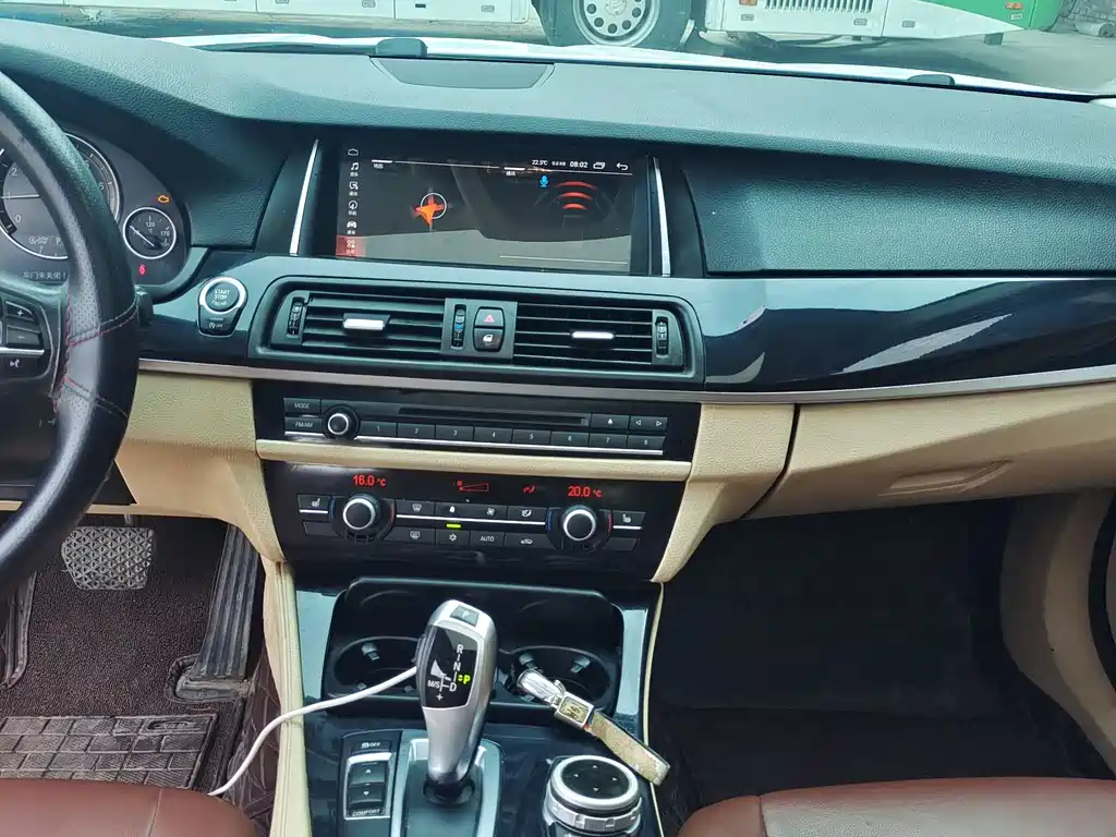 BMW 5 Series — миниатюра 8