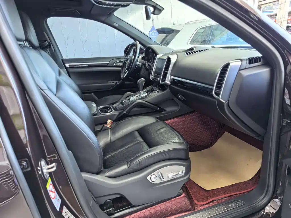 Porsche Cayenne — миниатюра 12