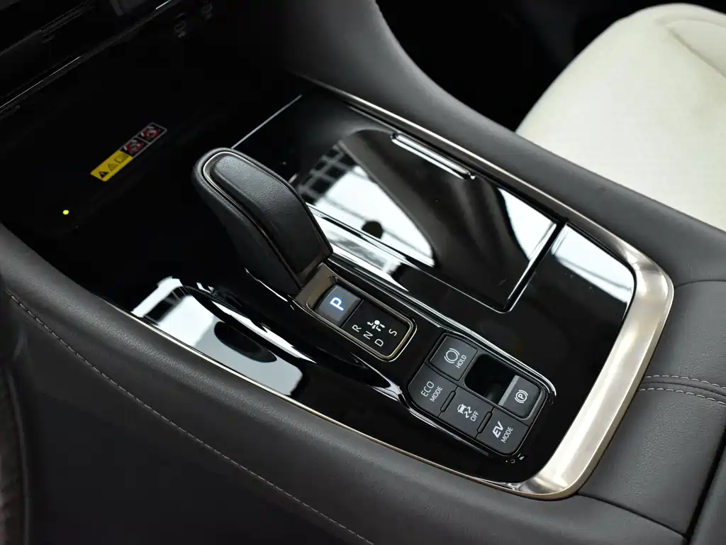 Toyota Alphard — миниатюра 8