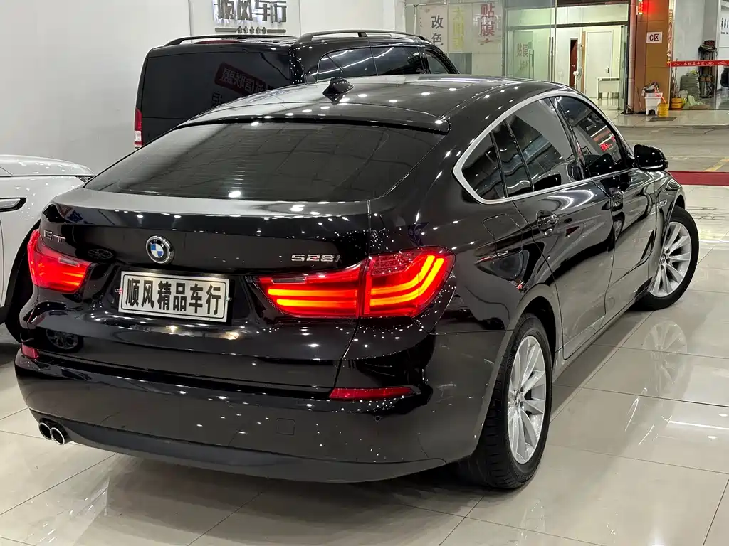 BMW 5 Series GT — миниатюра 30
