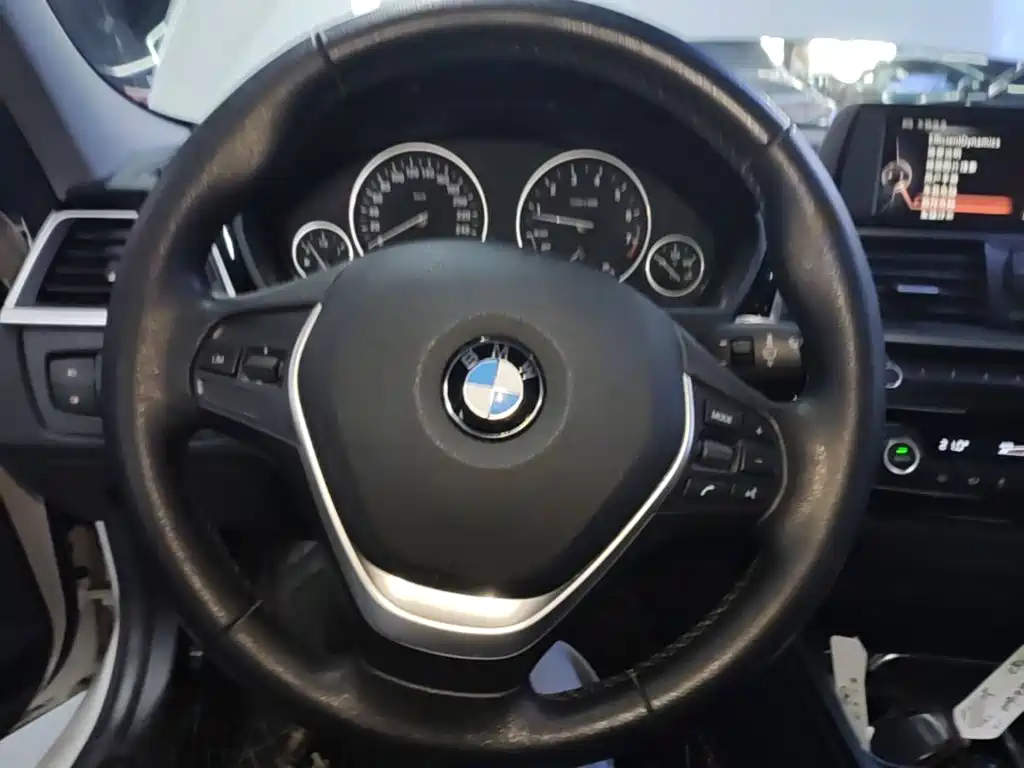 BMW 3 Series — миниатюра 11