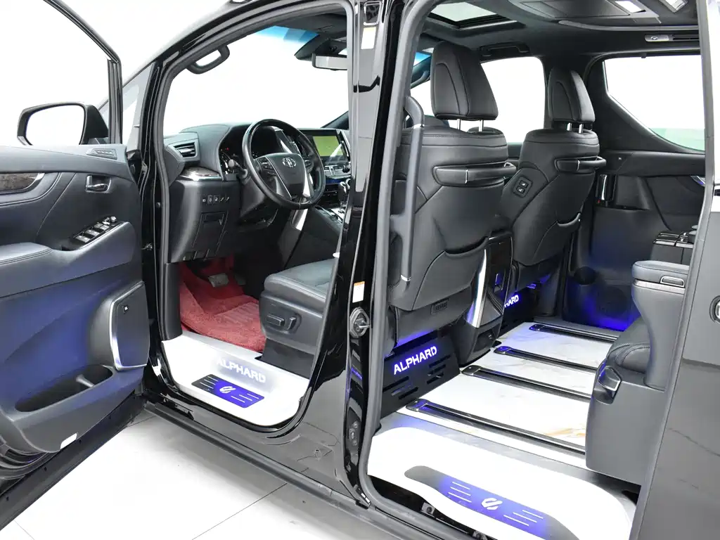 Toyota Alphard — миниатюра 20