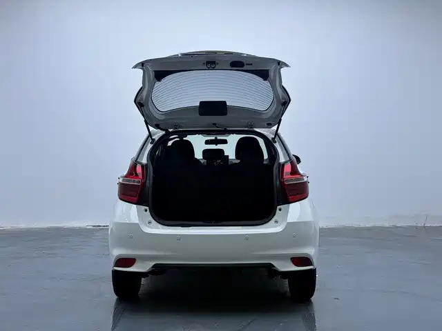 Toyota Yaris L — миниатюра 11