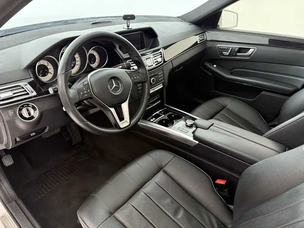 Mercedes-Benz E-Class — миниатюра 6