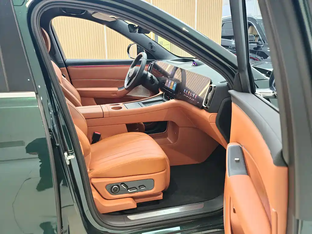 AITO ASK THE WORLD M8