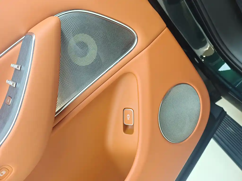 AITO ASK THE WORLD M8