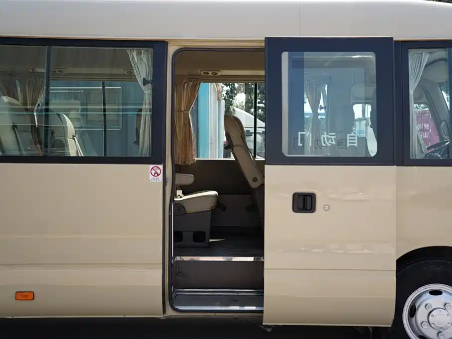Toyota Coaster — миниатюра 14