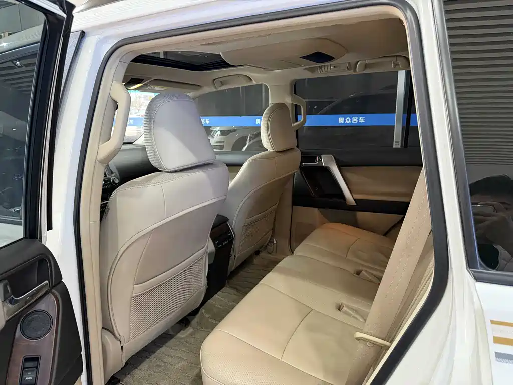 Toyota Land Cruiser Prado 2010 4.0L AT VX NAVI