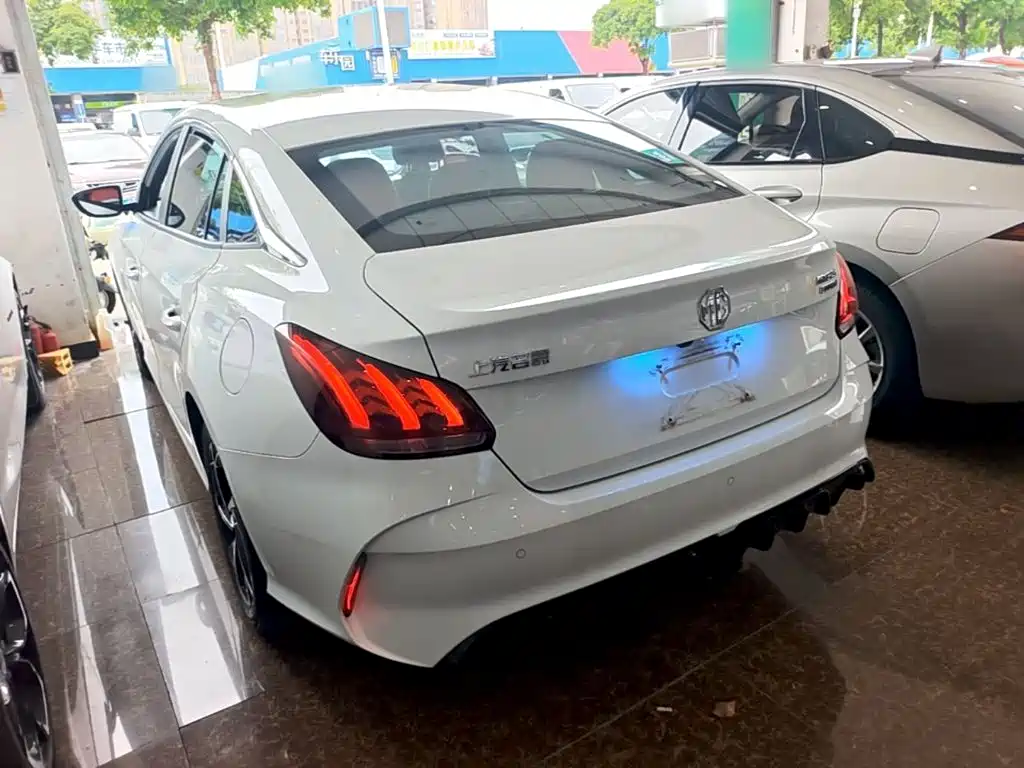 MG MG5 - фото 5