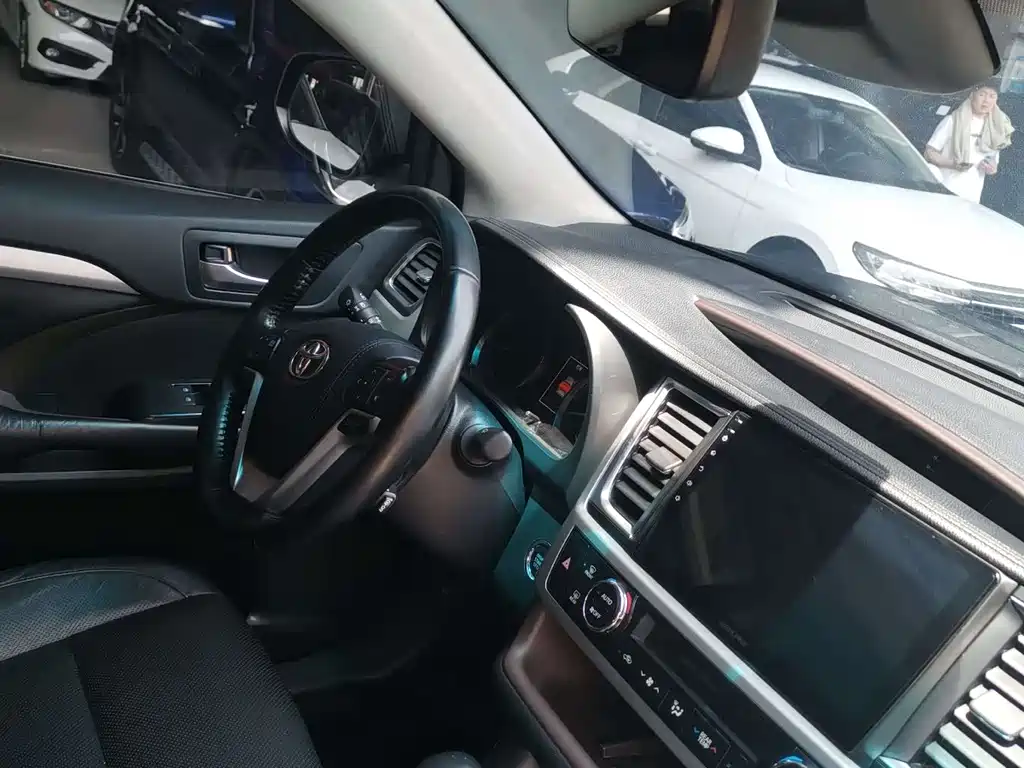 Toyota Highlander 2018 2.0T Luxury 7 мест VI