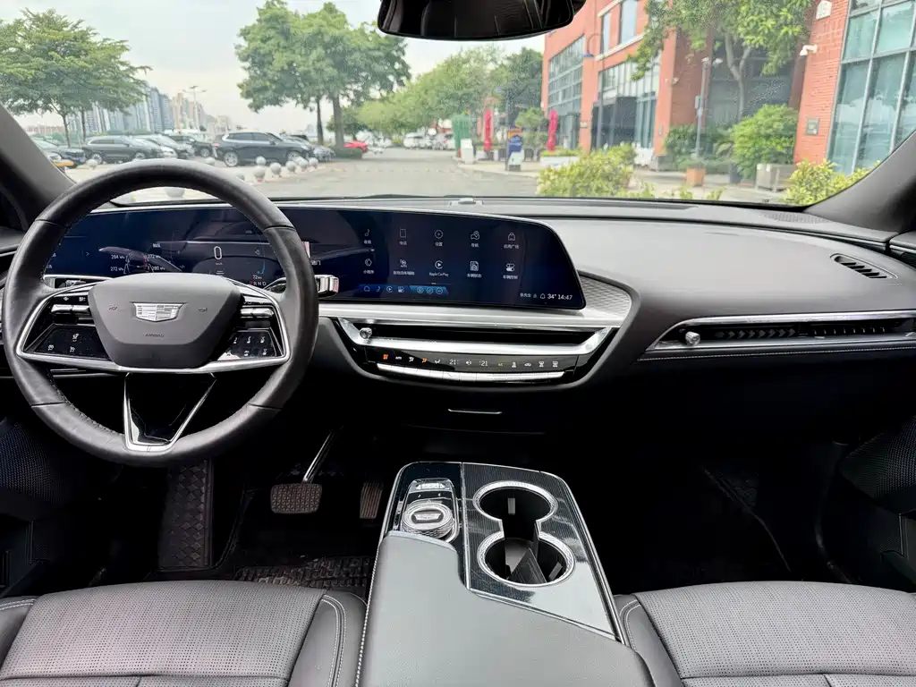 Cadillac Lyriq — миниатюра 12