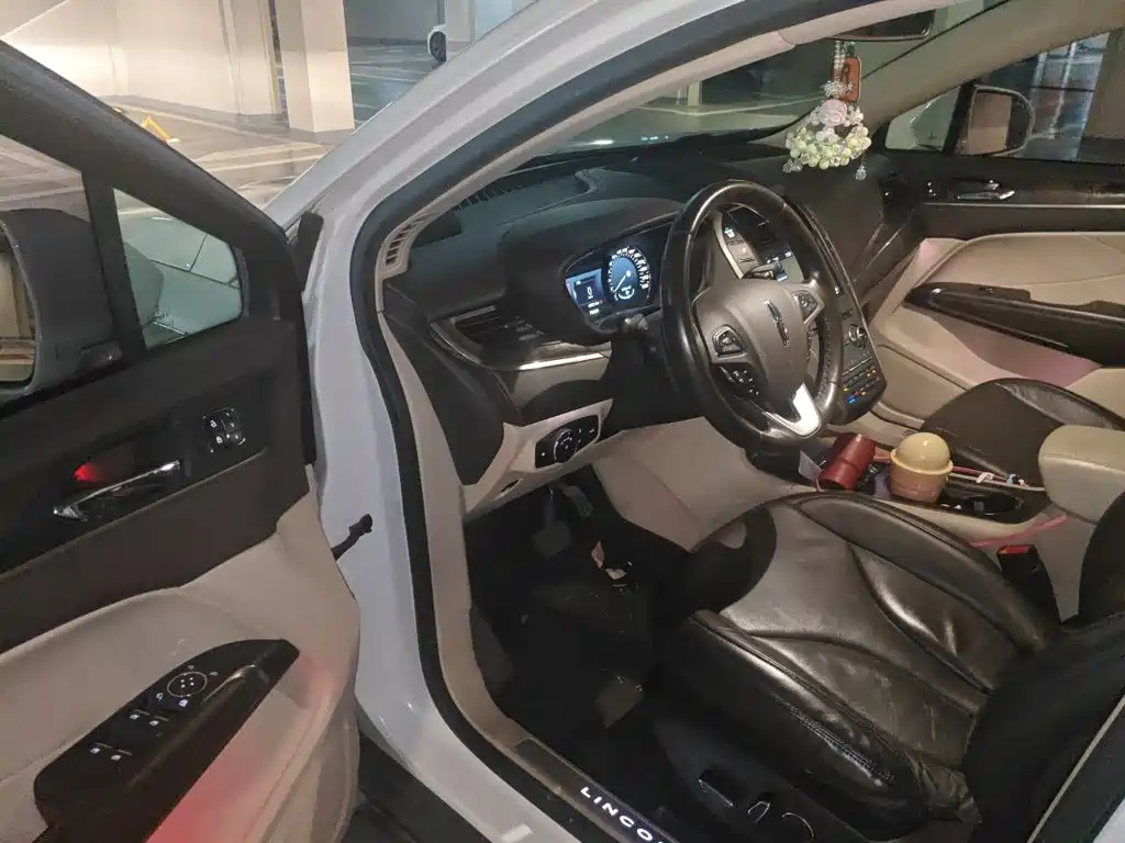Lincoln MKC — миниатюра 14