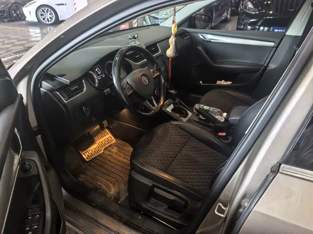 Skoda Octavia - фото 4