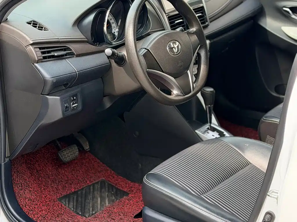 Toyota Yaris L — миниатюра 8