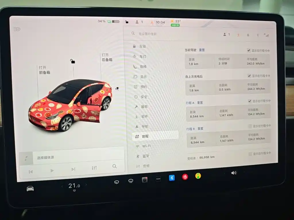 Tesla Model Y — миниатюра 12