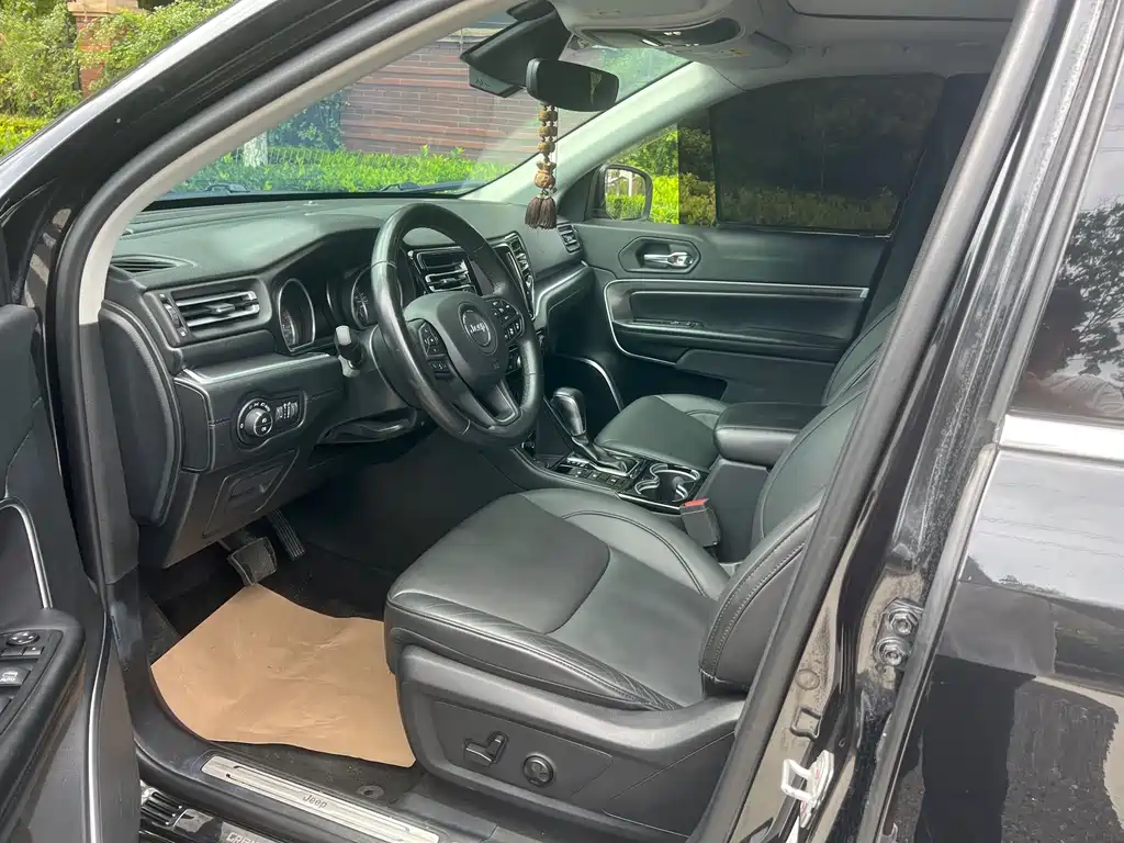Jeep Grand Commander — миниатюра 8