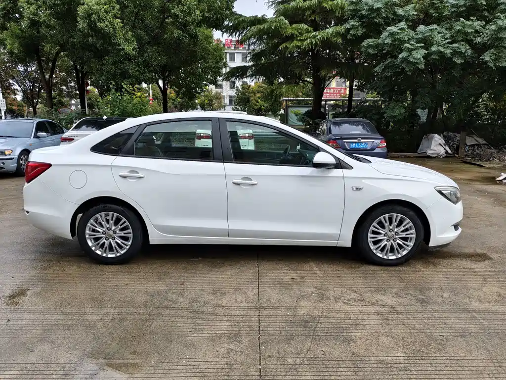Buick Excelle — миниатюра 4